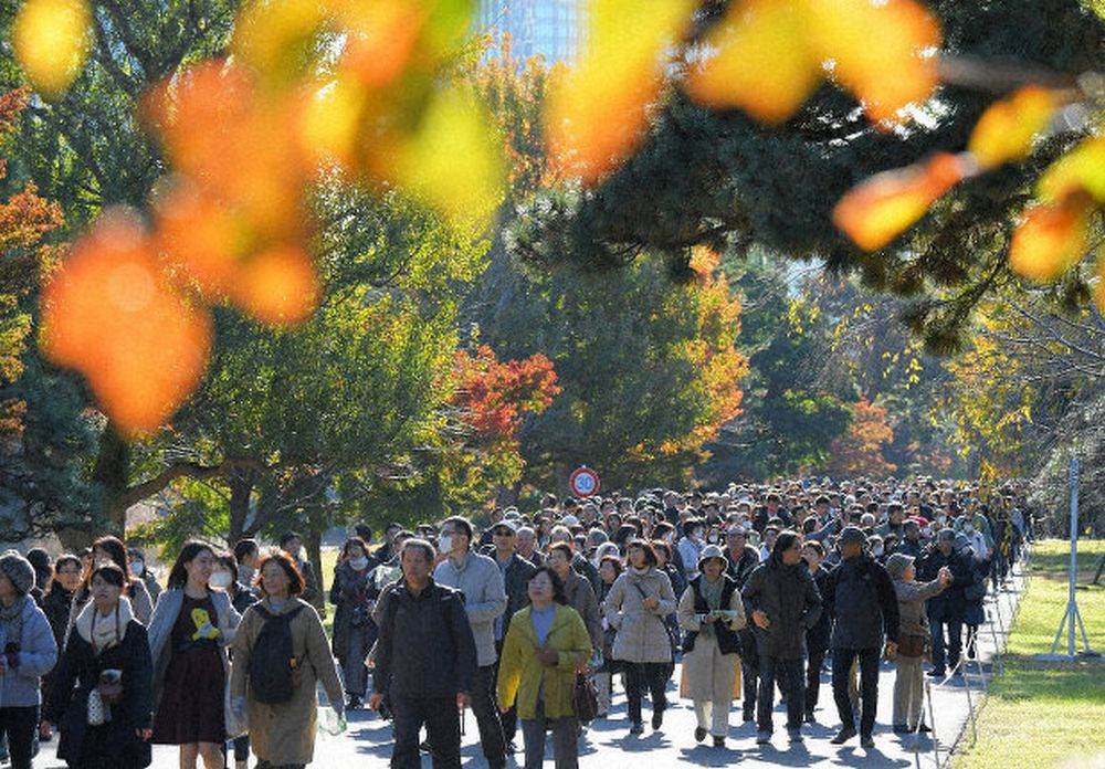 Palatul Imperial din Tokyo a deschis porţile pentru admirarea frunzelor de toamnă